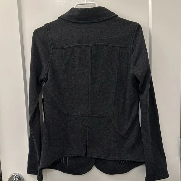 Blazer - Picture 5 of 5